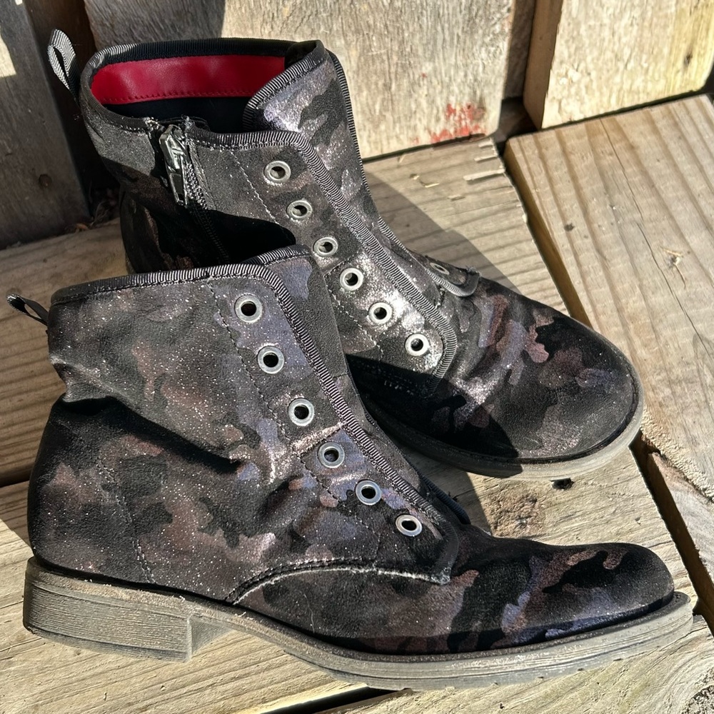 Dolce Vita Dark Pink Shimmer Camo Combat Moto Boots size 5|6 Faux Suede Sparkle